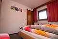Appartement CORINNA - 1 Doppelzimmer mit Waschgelegenheit, 1 Dreibettzimmer, Dusche und WC, gemütliche Küche